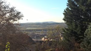 Ausblick zum Umland des Baranya Megye über Pécs - Aufnahme November 2017 vom Mecsek-Gebirgszug im Bereich Àllatkert (unterhalb des Fernsehturms in the Pécs) - Lizenz Reimar Hau